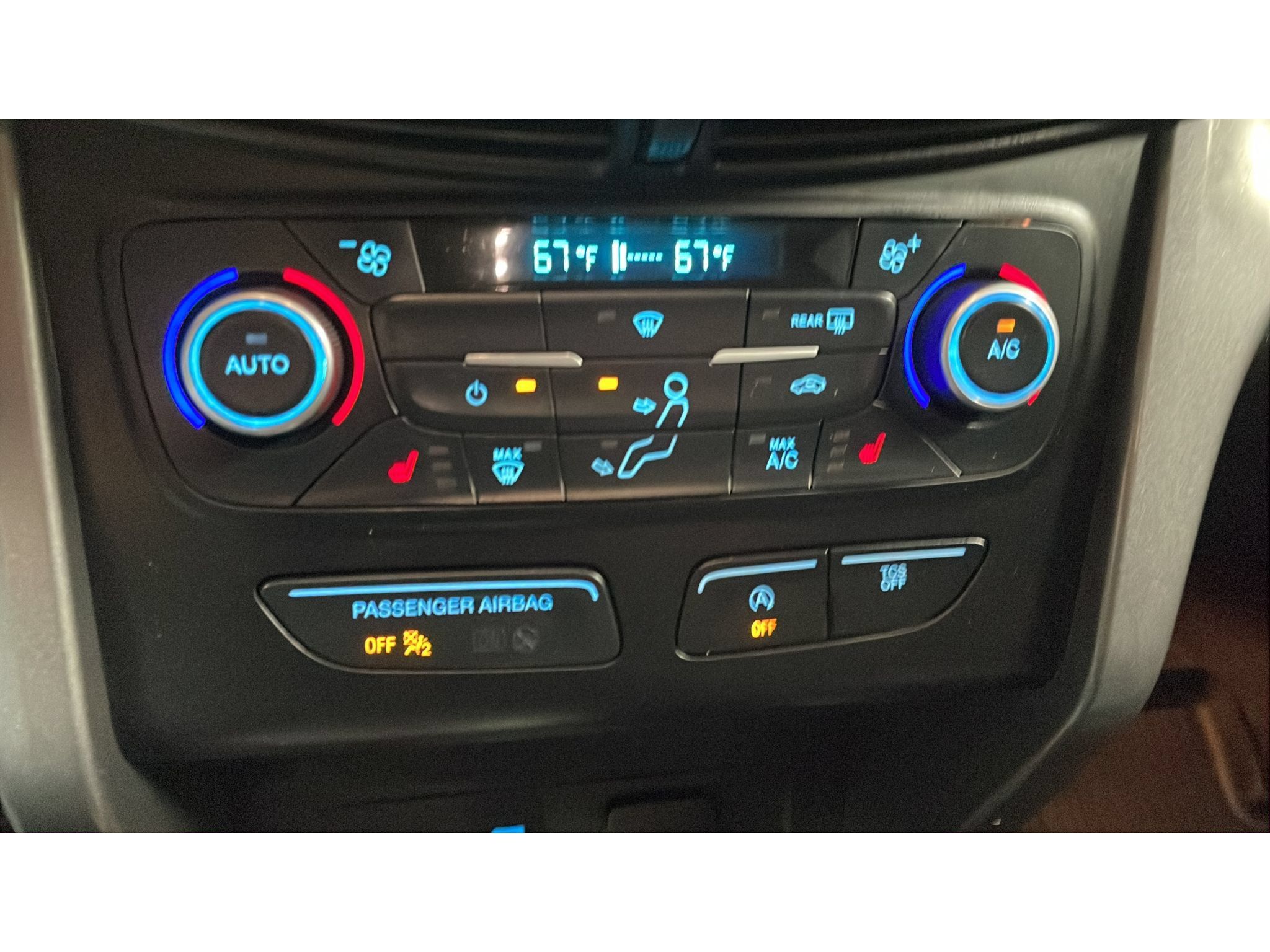 Used 2018 Ford Escape SEL w/ Ford Safe & Smart Package FWD image 14