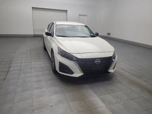 Used 2025 Nissan Altima 2.5 SV FWD image 13