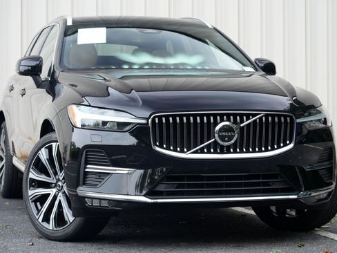 Used 2023 Volvo XC60 B5 Ultimate w/ Climate Package FWD image 4