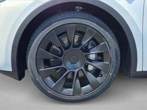 Used 2023 Tesla Model Y Long Range AWD/4WD image 24
