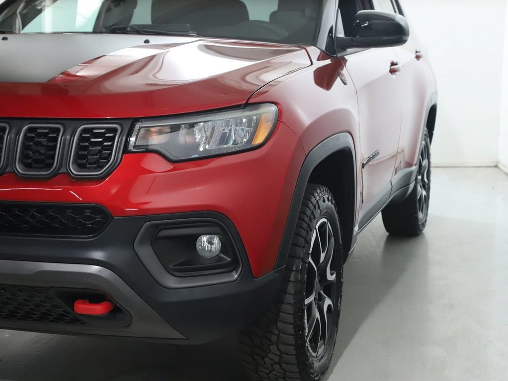 Used 2025 Jeep Compass Trailhawk AWD/4WD image 4