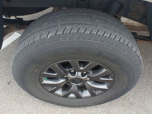 Used 2020 Toyota Tacoma SR5 RWD image 25