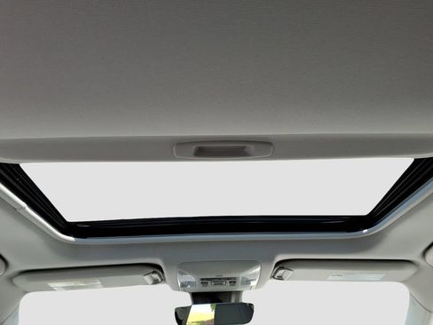 Used 2022 Toyota RAV4 Limited FWD image 15
