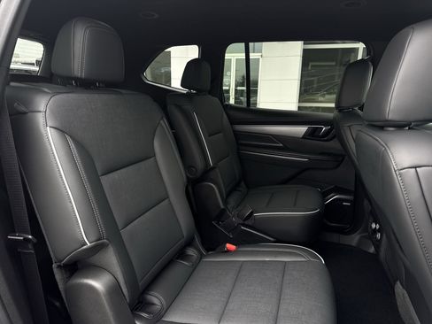 Certified 2025 Buick Enclave Preferred image 27