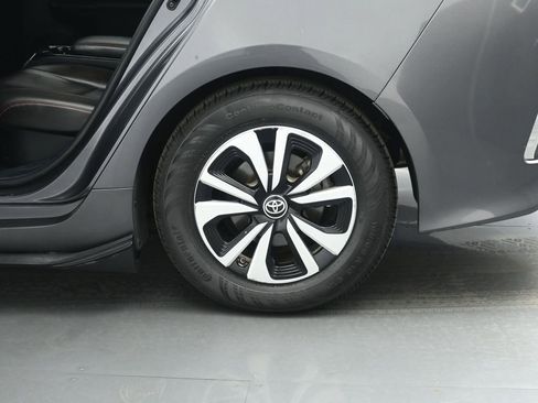 Used 2018 Toyota Prius Prime Plus image 19