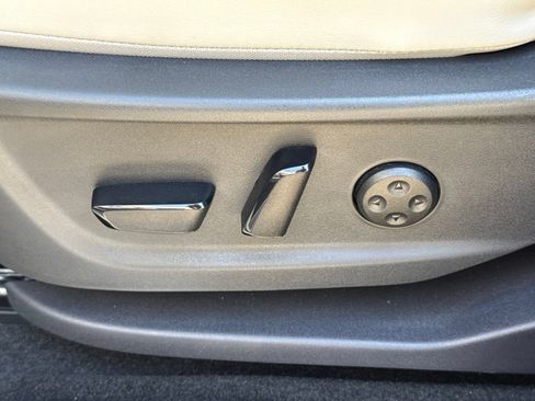 Used 2023 Nissan Ariya AWD image 23