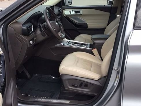 Certified 2021 Ford Explorer Platinum w/ Equipment Group 601A image 17