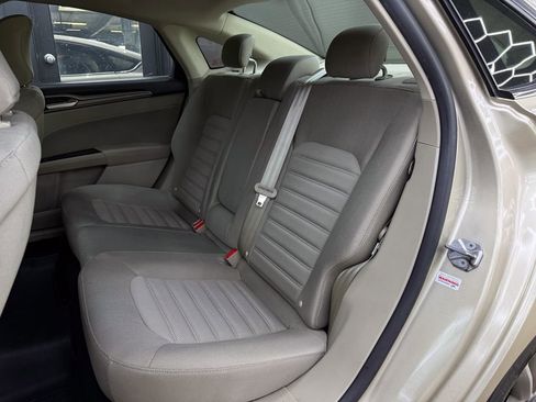 Used 2018 Ford Fusion SE image 19