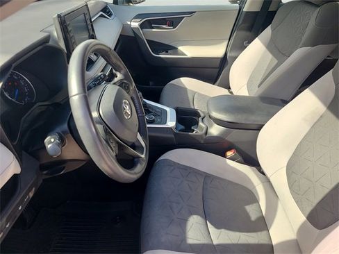 Used 2021 Toyota RAV4 XLE w/ Convenience Package image 24