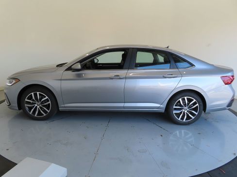 New 2026 Volkswagen Jetta SE FWD image 7