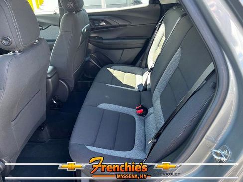 Used 2023 Chevrolet TrailBlazer LS AWD/4WD image 25