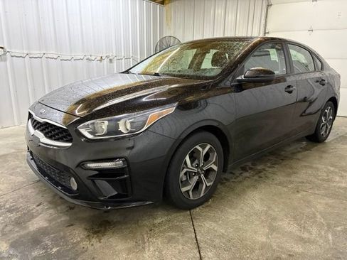 Used 2019 Kia Forte LXS FWD image 3