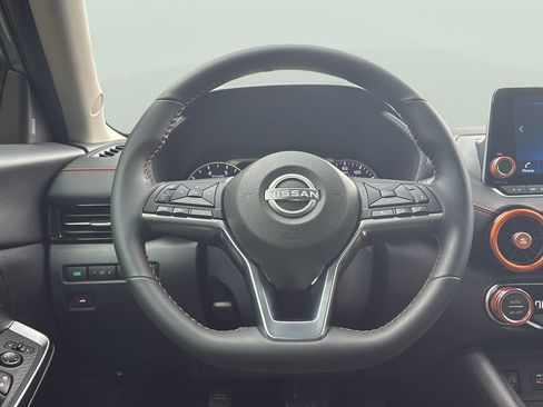 Used 2025 Nissan Sentra SR FWD image 17