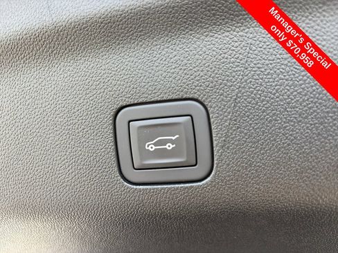 Used 2025 Chevrolet Suburban Premier AWD/4WD image 8