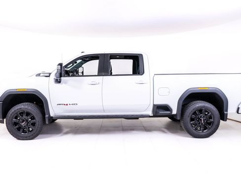 Used 2024 GMC Sierra 2500 AT4 w/ AT4 Premium Plus Package AWD/4WD image 2