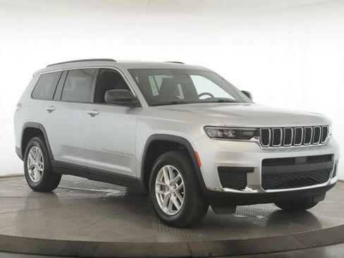Used 2024 Jeep Grand Cherokee L Laredo w/ Luxury Tech Group I image 2