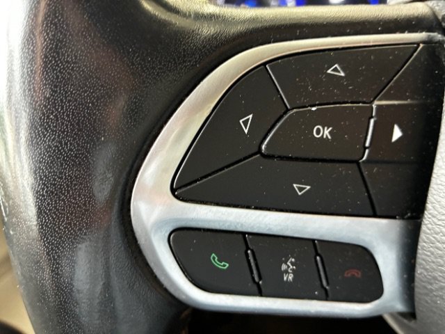 Used 2020 Chrysler Pacifica Touring-L FWD image 19