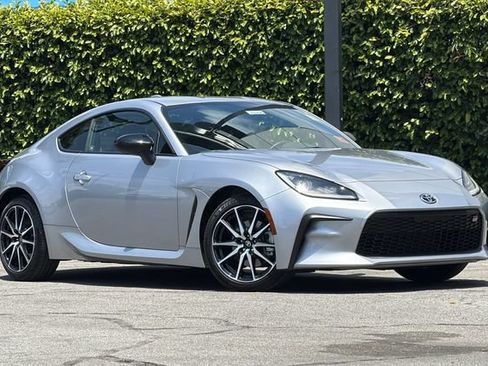Used 2025 Toyota GR86 w/ ALL Weather Mat Package (TMS) RWD image 2