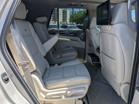 Used 2021 Cadillac Escalade Premium Luxury Platinum AWD/4WD image 33