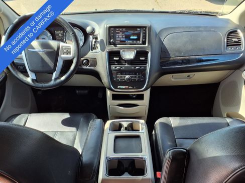 Used 2016 Chrysler Town & Country Touring w/ Driver Convenience Group FWD image 11