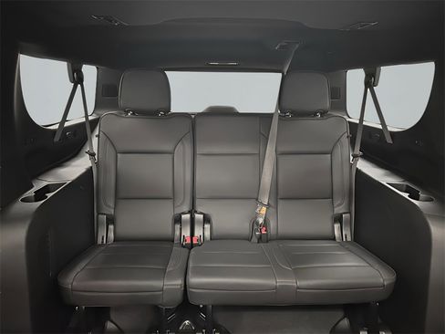 Used 2022 Chevrolet Suburban High Country image 12