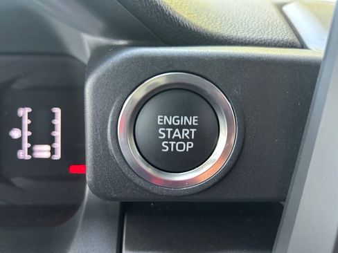 Used 2025 Toyota 4Runner SR5 AWD/4WD image 28