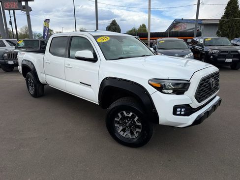 Used 2020 Toyota Tacoma TRD Off-Road w/ TRD Premium Off Road Package image 3