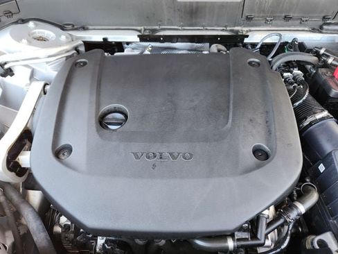 Certified 2025 Volvo XC90 B6 Core w/ Protection Package Premier AWD/4WD image 18
