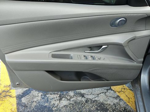 Used 2023 Hyundai Elantra SE w/ Preferred Accessory Package FWD image 29
