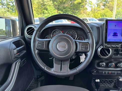 Used 2017 Jeep Wrangler Unlimited Sahara AWD/4WD image 20