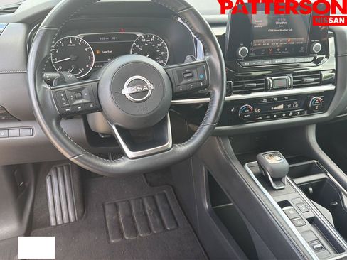 Used 2024 Nissan Pathfinder SV FWD image 15