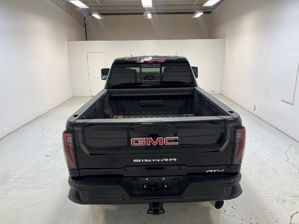 Used 2025 GMC Sierra 2500 AT4 w/ Technology Package AWD/4WD image 4