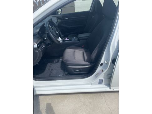 Used 2025 Nissan Altima 2.5 SV image 12