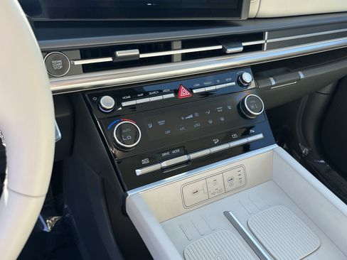 Used 2025 Hyundai Santa Fe SEL FWD image 24
