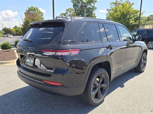 New 2025 Jeep Grand Cherokee Limited w/ Luxury Tech Group II image 3