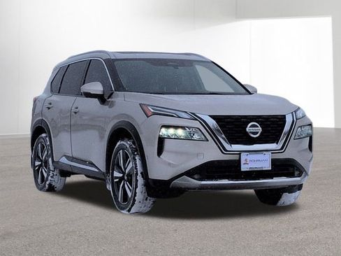Used 2021 Nissan Rogue Platinum image 3