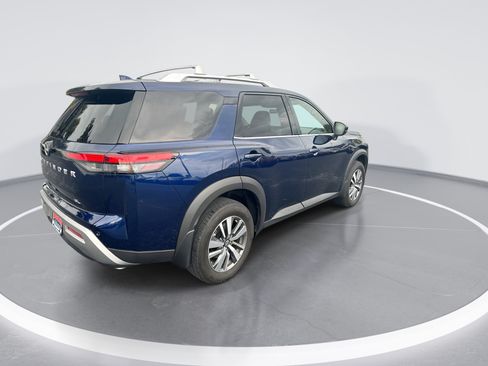 Used 2024 Nissan Pathfinder SL FWD image 4