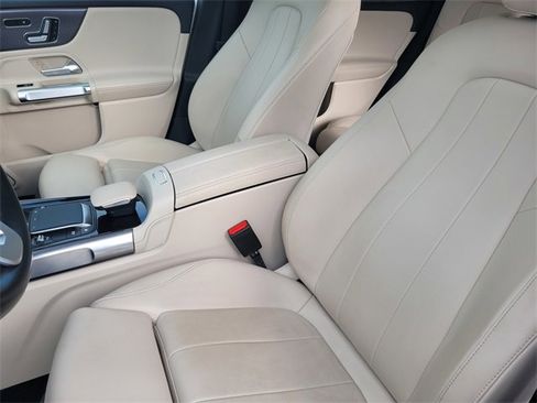 Used 2021 Mercedes-Benz GLB 250 4MATIC image 13