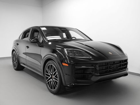 New 2026 Porsche Cayenne GTS image 10