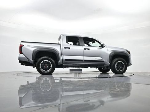 Used 2024 Toyota Tacoma TRD Off-Road AWD/4WD image 30
