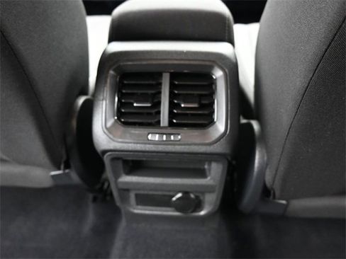 Used 2020 Volkswagen Tiguan S image 16