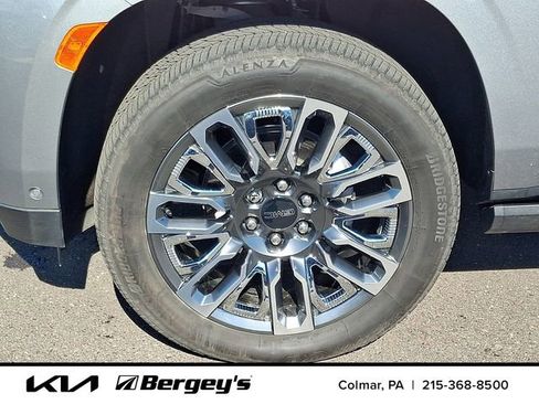 Used 2024 GMC Yukon XL Denali Ultimate AWD/4WD image 9