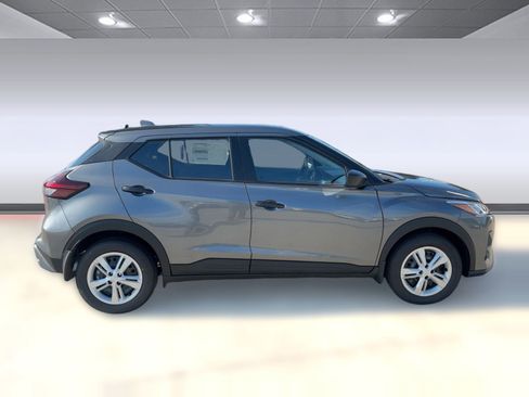 New 2025 Nissan Kicks Play S image 8