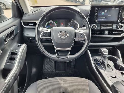 Used 2022 Toyota Highlander LE AWD/4WD image 26