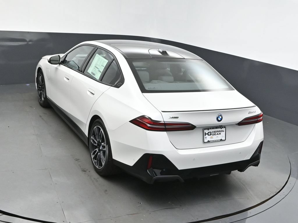 Used 2026 BMW 550e xDrive w/ Premium Package AWD/4WD image 35