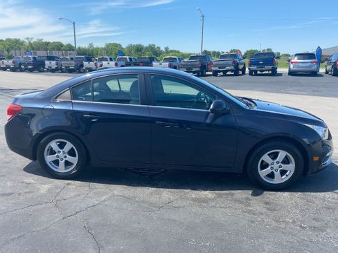 Used 2016 Chevrolet Cruze LT w/ Technology Package FWD image 4