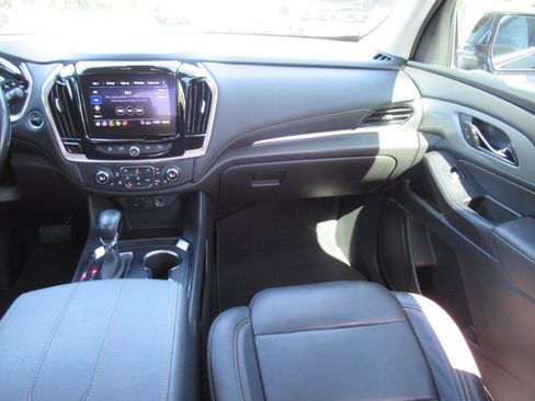Used 2021 Chevrolet Traverse LT image 15