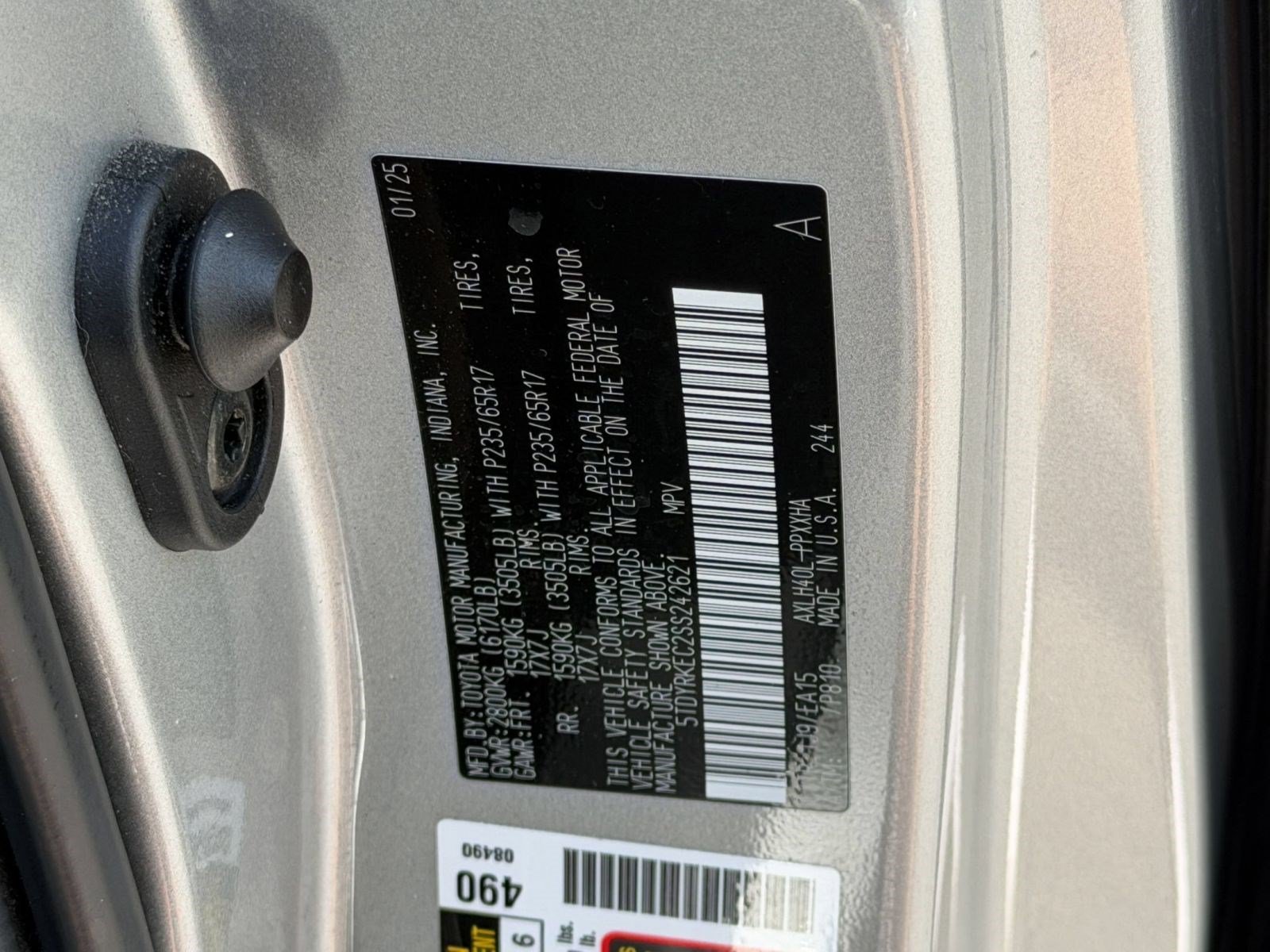Used 2025 Toyota Sienna XLE FWD image 28