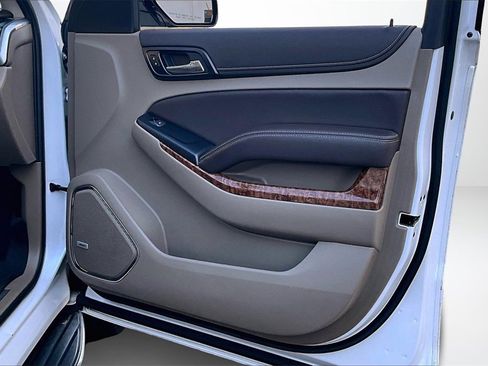 Used 2020 Chevrolet Suburban Premier image 27