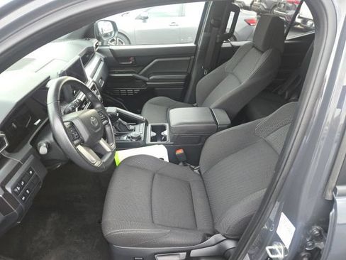 Used 2025 Toyota 4Runner SR5 AWD/4WD image 3
